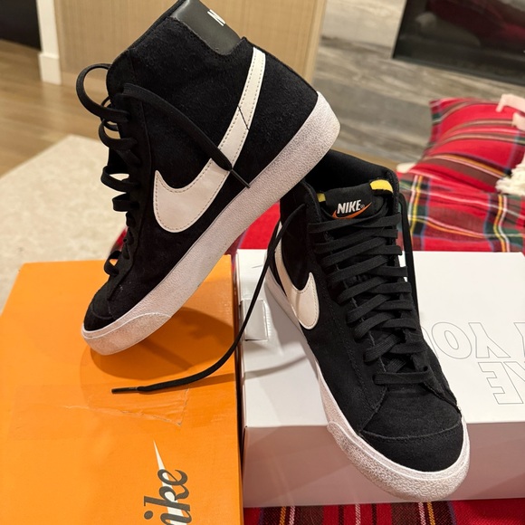 Rare Nike Blazer Mid 77 “Black Suede” Men’s 7; Womens 8.5